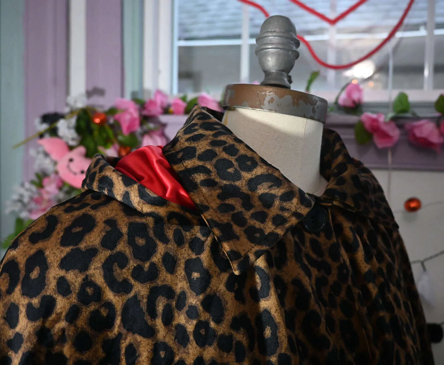 FLORENCE HOODED CAPE IN LEOPARD VELVET