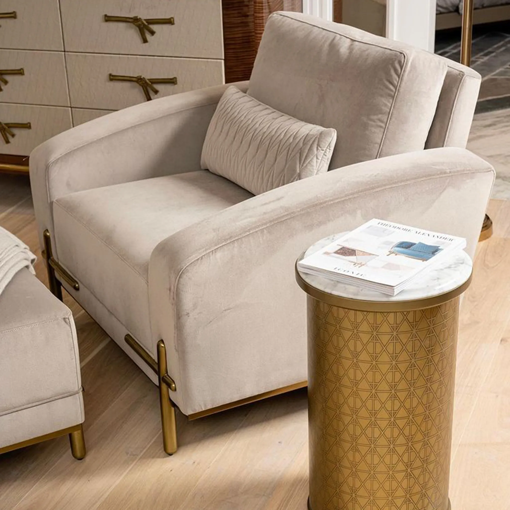 ICONIC UPHOLSTERED CHAIR