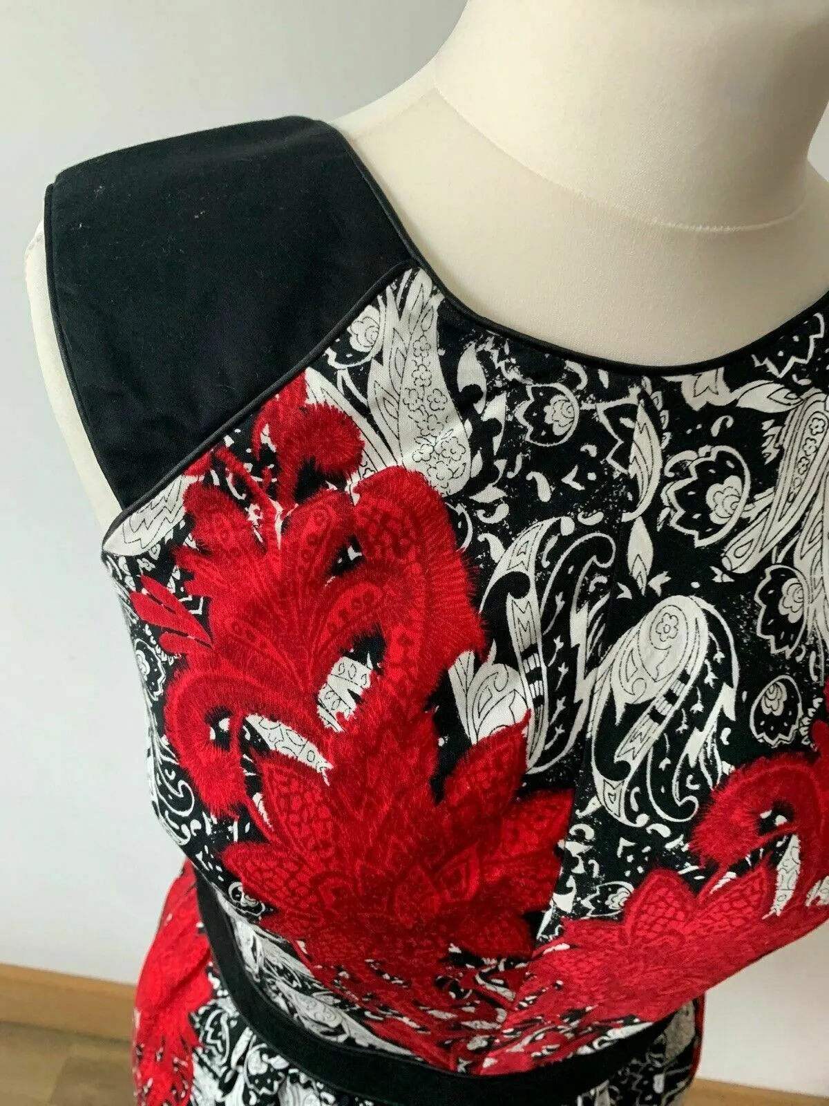 Warehouse Paisley Dress Size 12 Black White Red Black Band Sleeveless